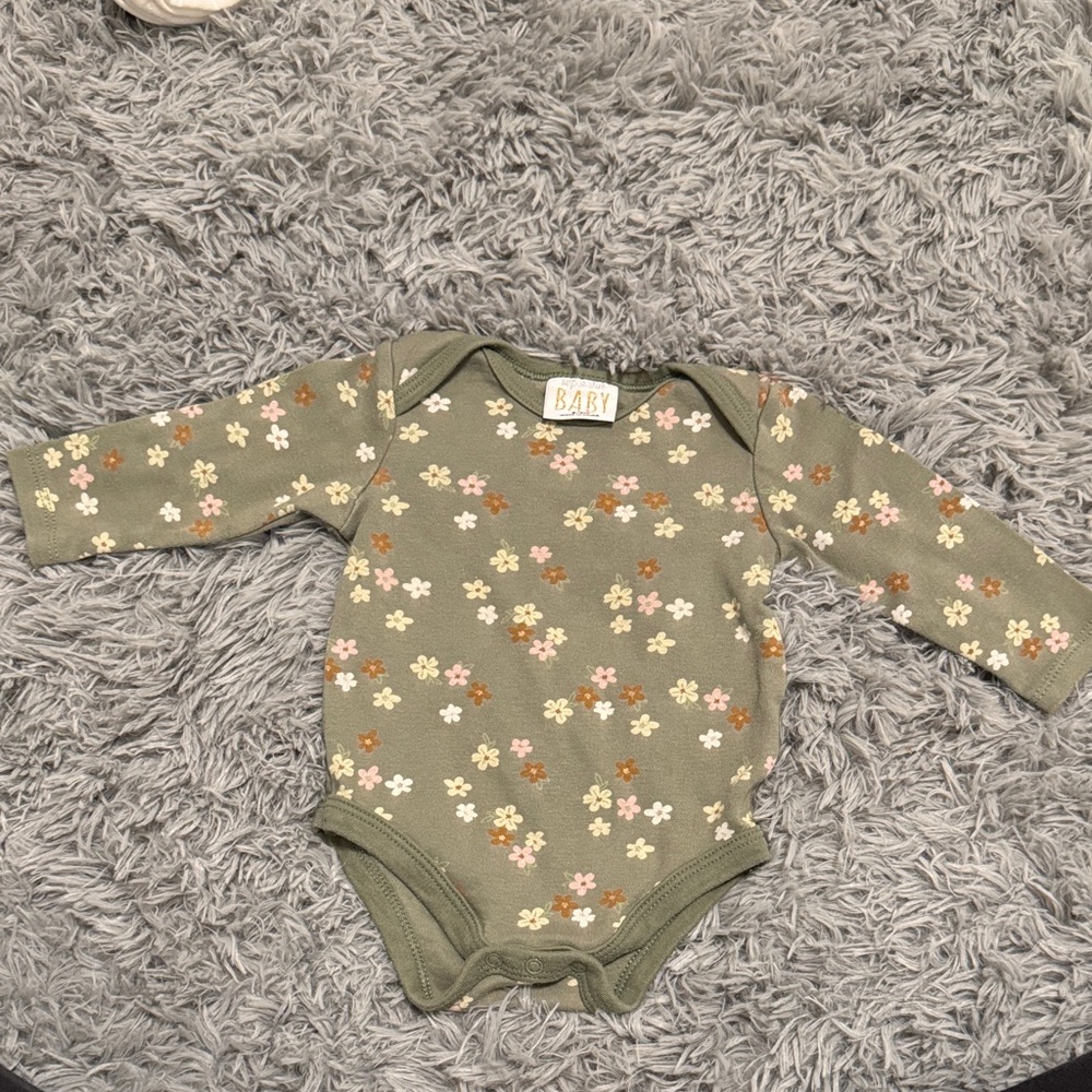 Floral Long Sleeve Onesie - Green